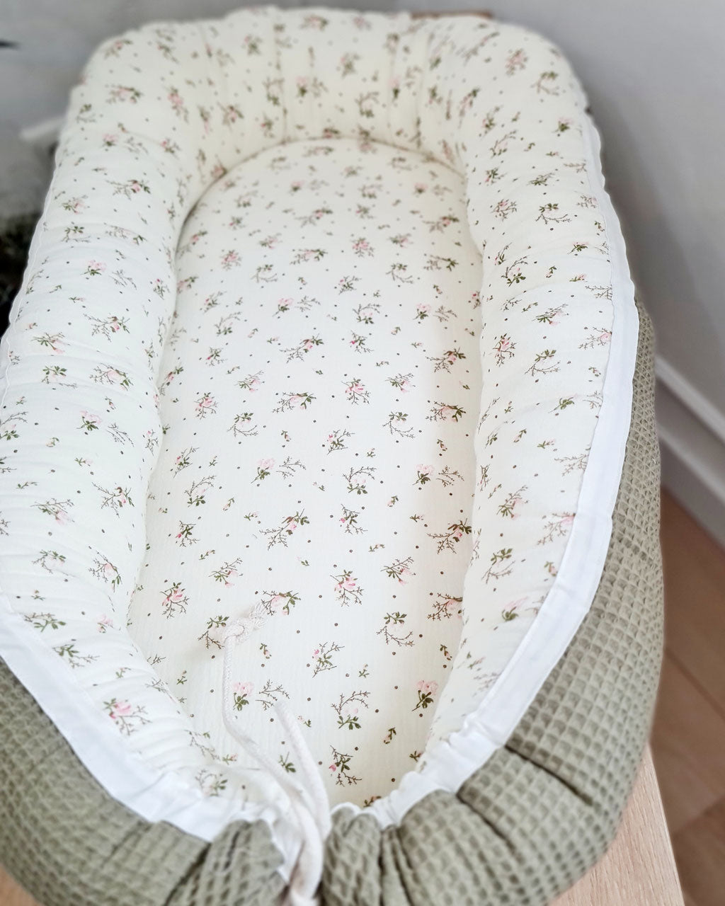 Babynestchen "Musselin Blümchen" /waffelstoff Khaki